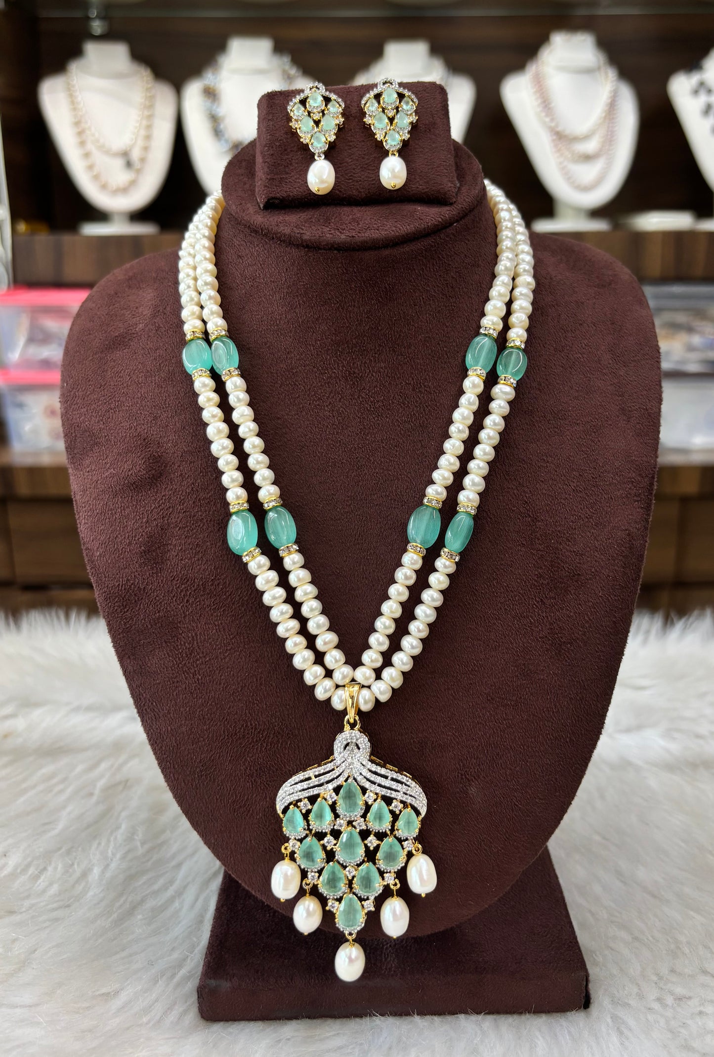 Emerald & Pearl Double Layer Necklace Set