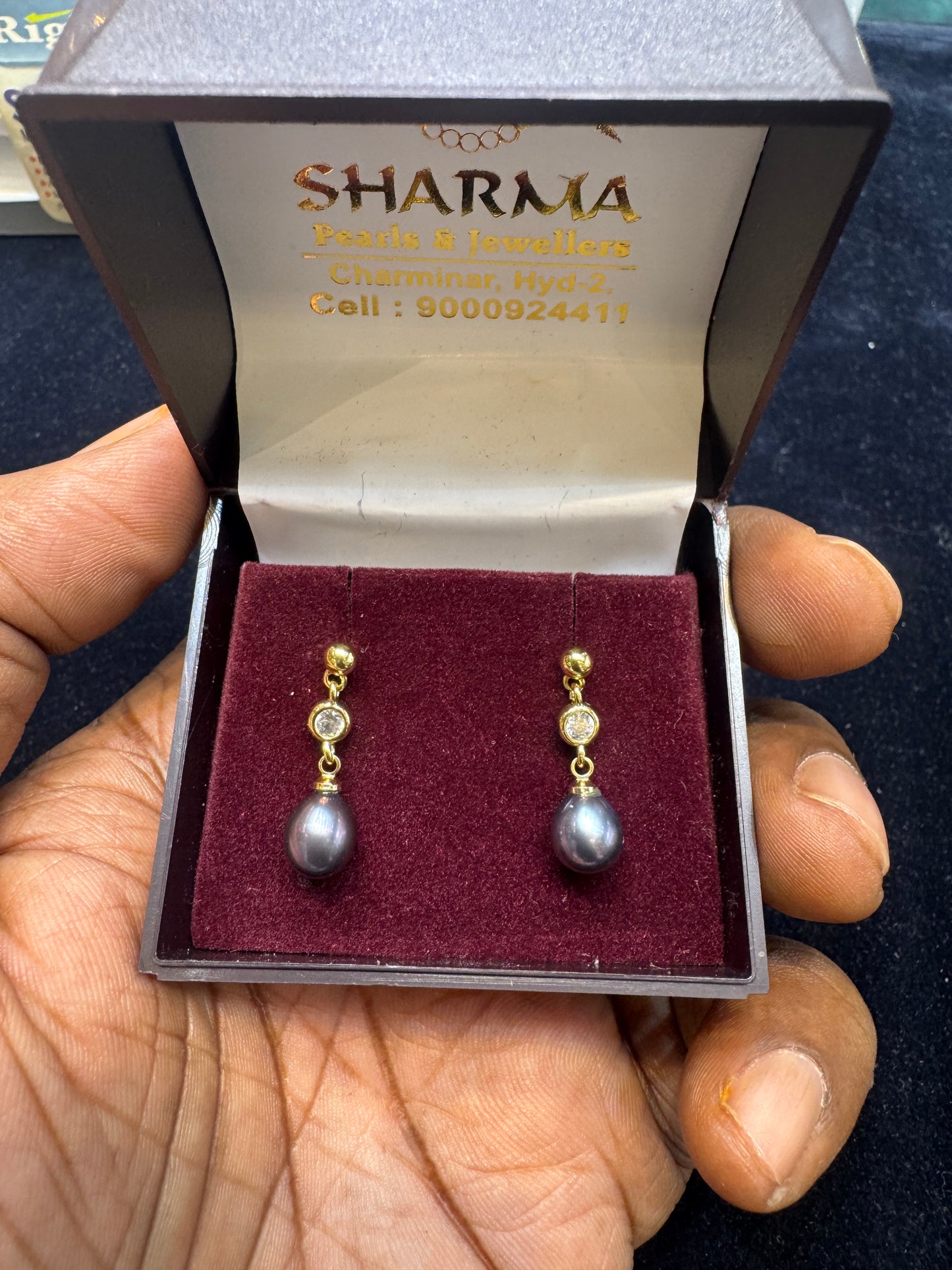 Black pearl drop earring