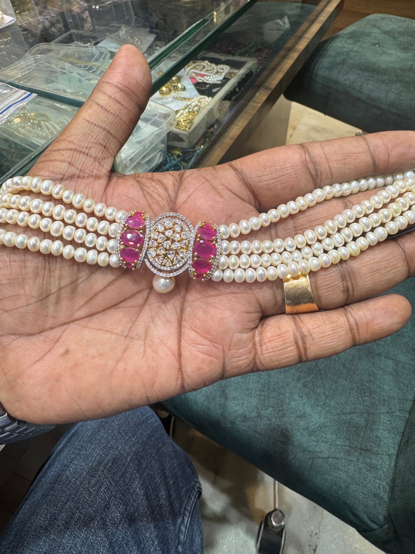 Exclusive real pearl choker