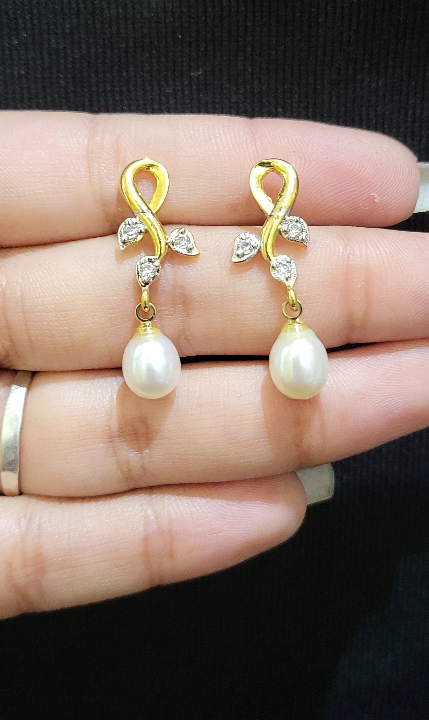 Leaves Fresh Pearl Earrings | Freshwater Real Pearls