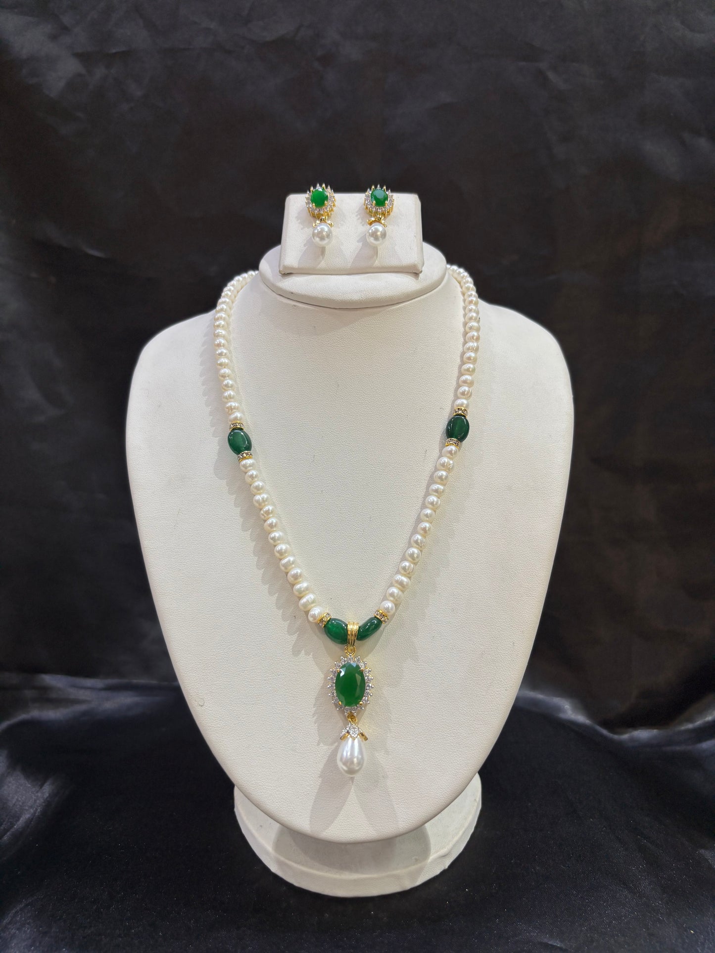 Freshwater Pearl Necklace Set with Emerald Green Pendant – Code 50018