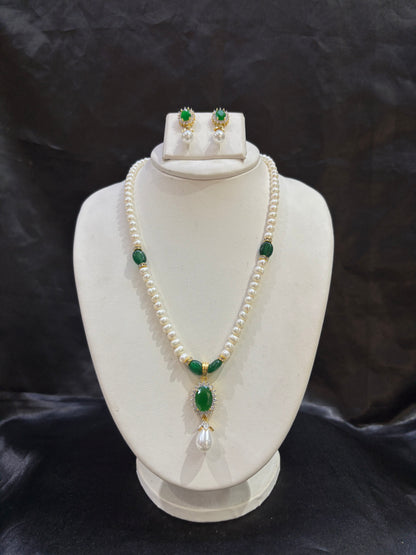 Freshwater Pearl Necklace Set with Emerald Green Pendant – Code 50018
