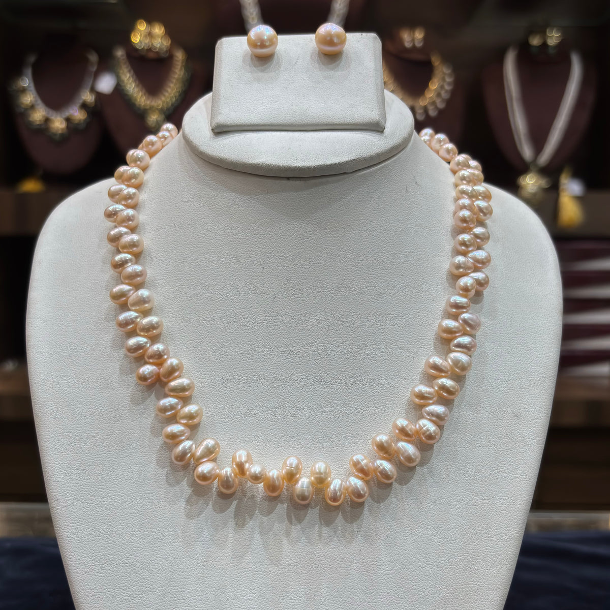 Classic Pearl Collar Necklace