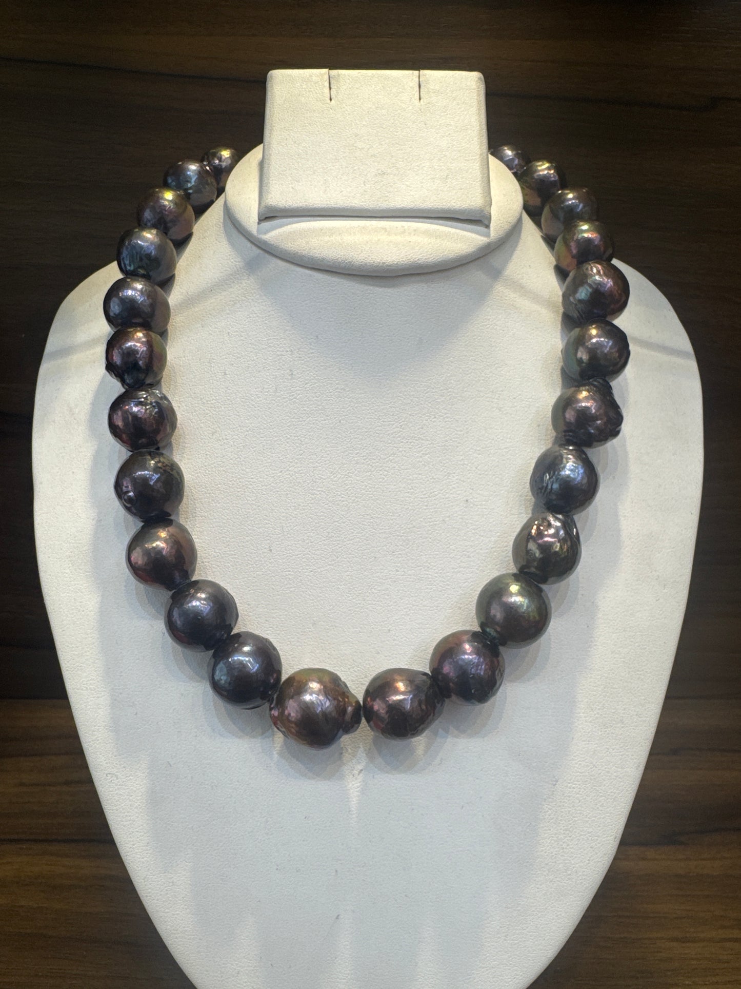 Baroque round pearl necklace premium