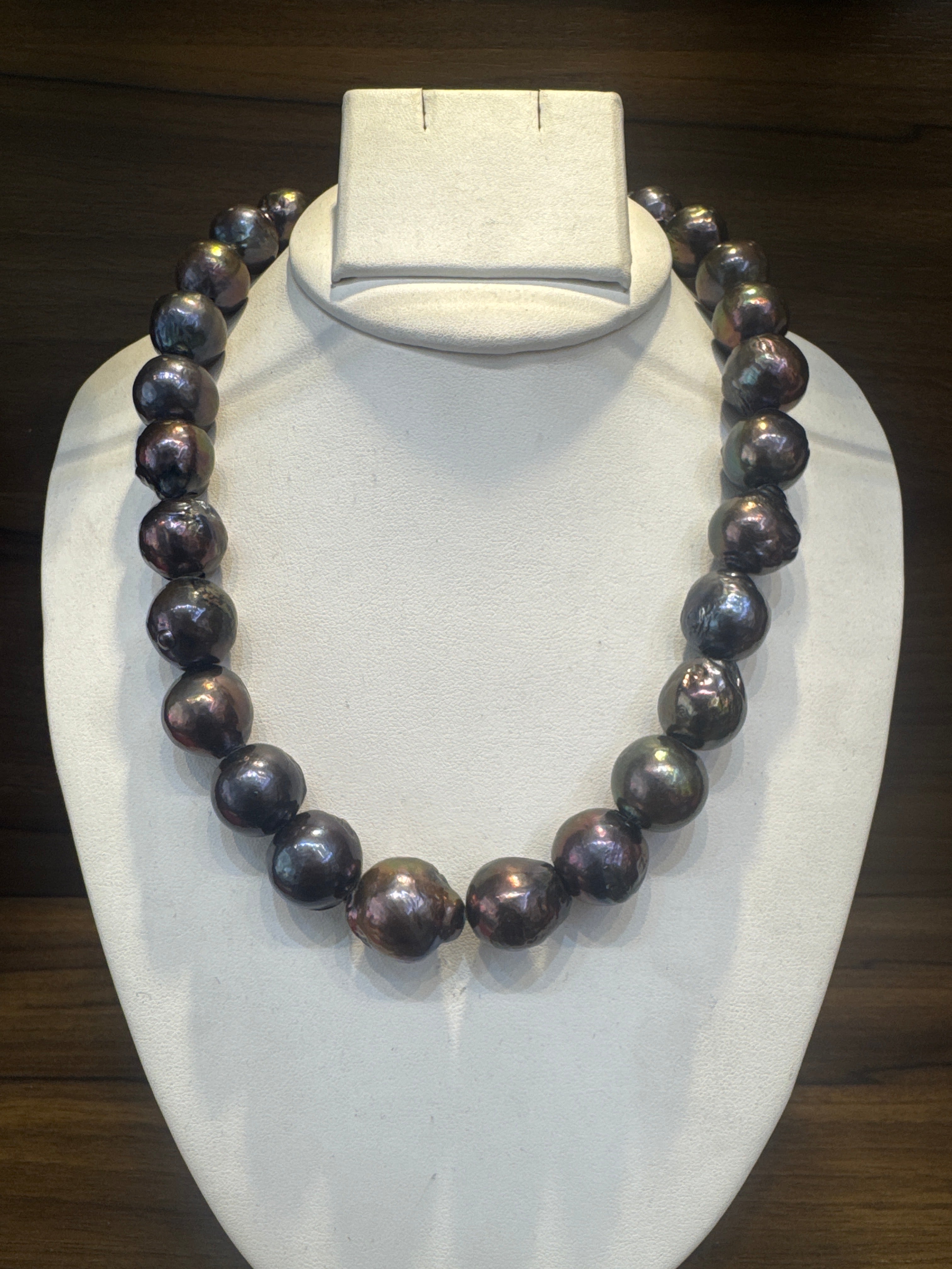 Baroque round pearl necklace premium