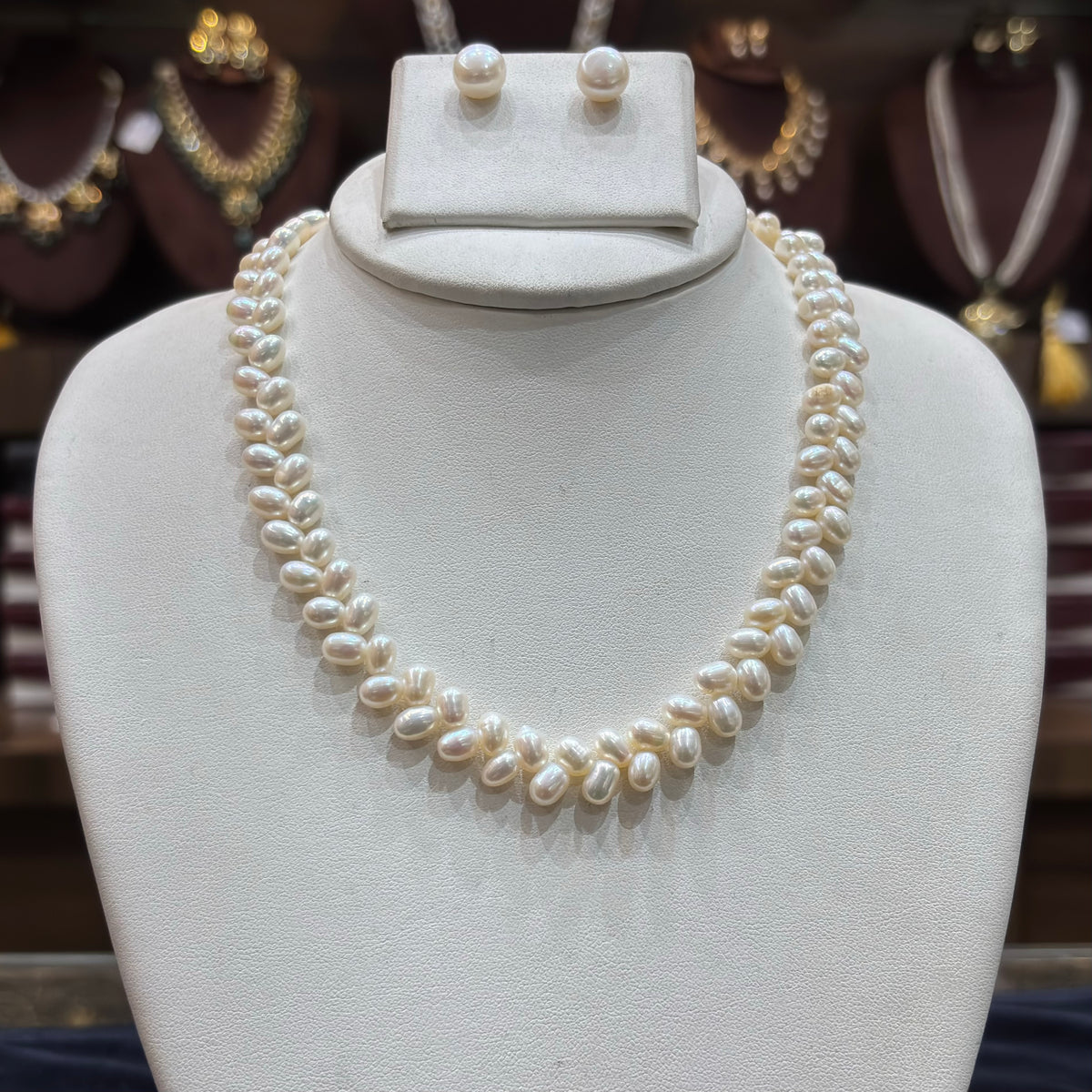 Delicate Pearl Collar Necklace