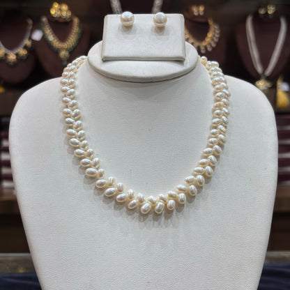 Delicate Pearl Collar Necklace