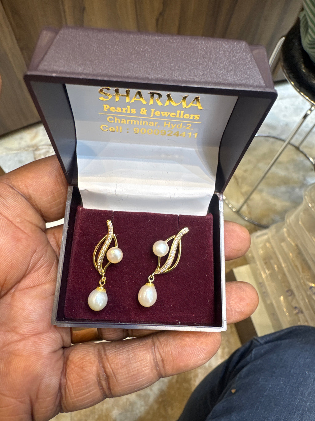 Pearl drop earring