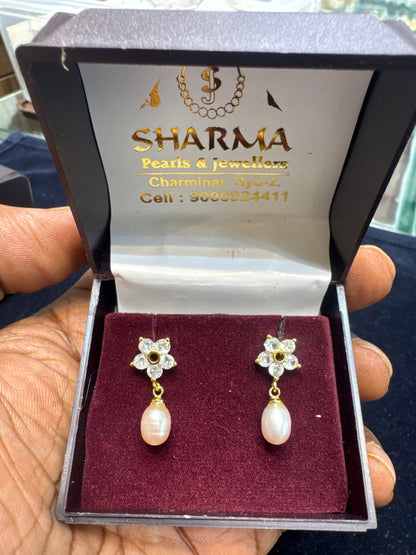 Flower drop pearl earring