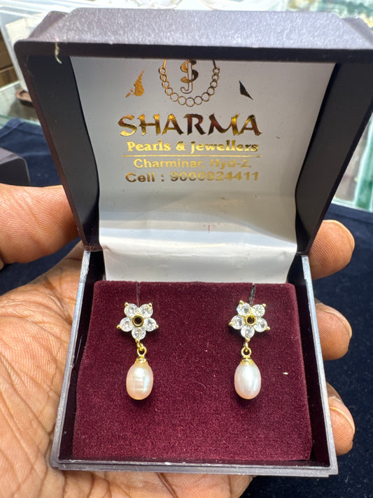 Flower drop pearl earring