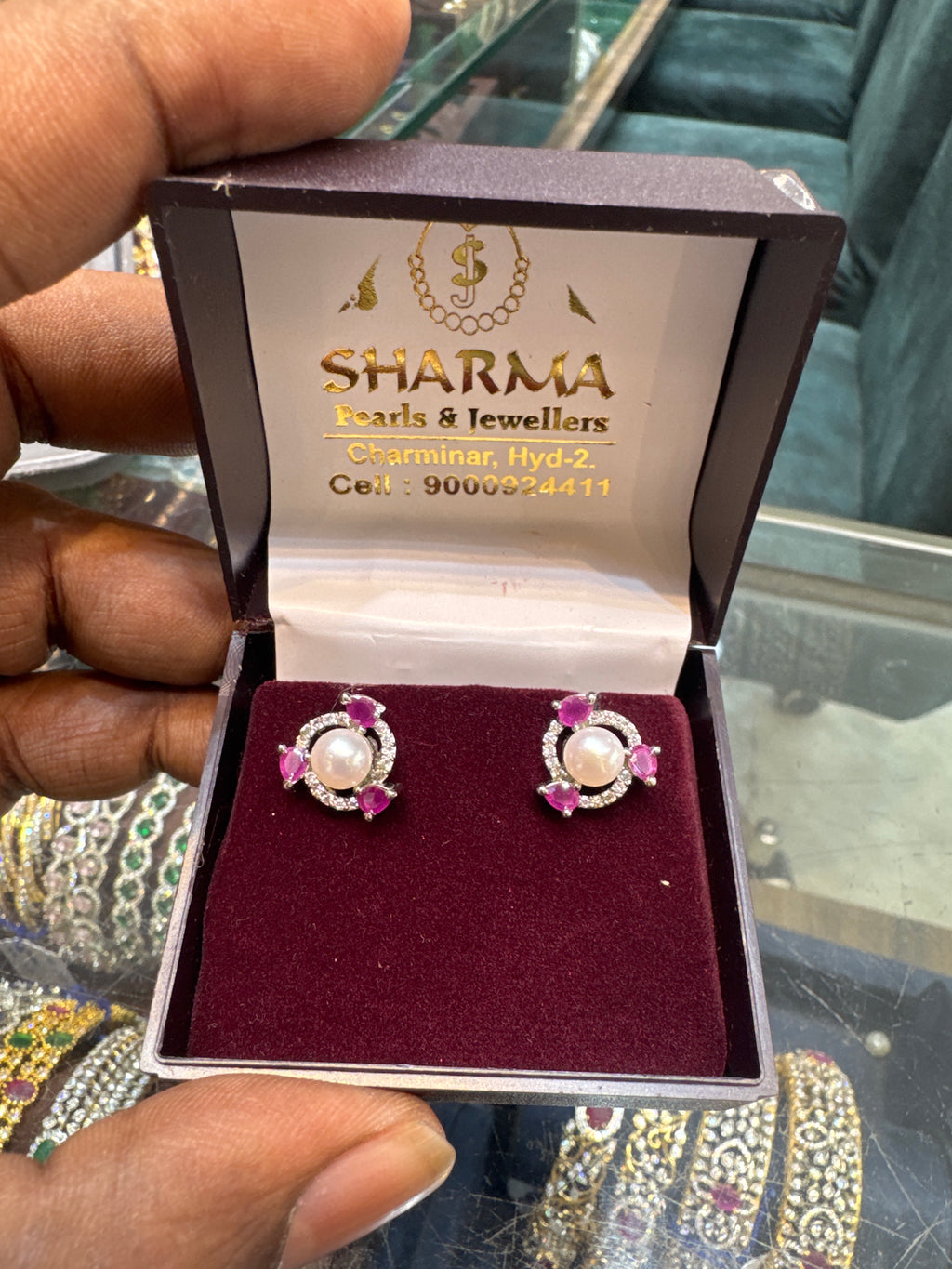 Beautifull pearl studs