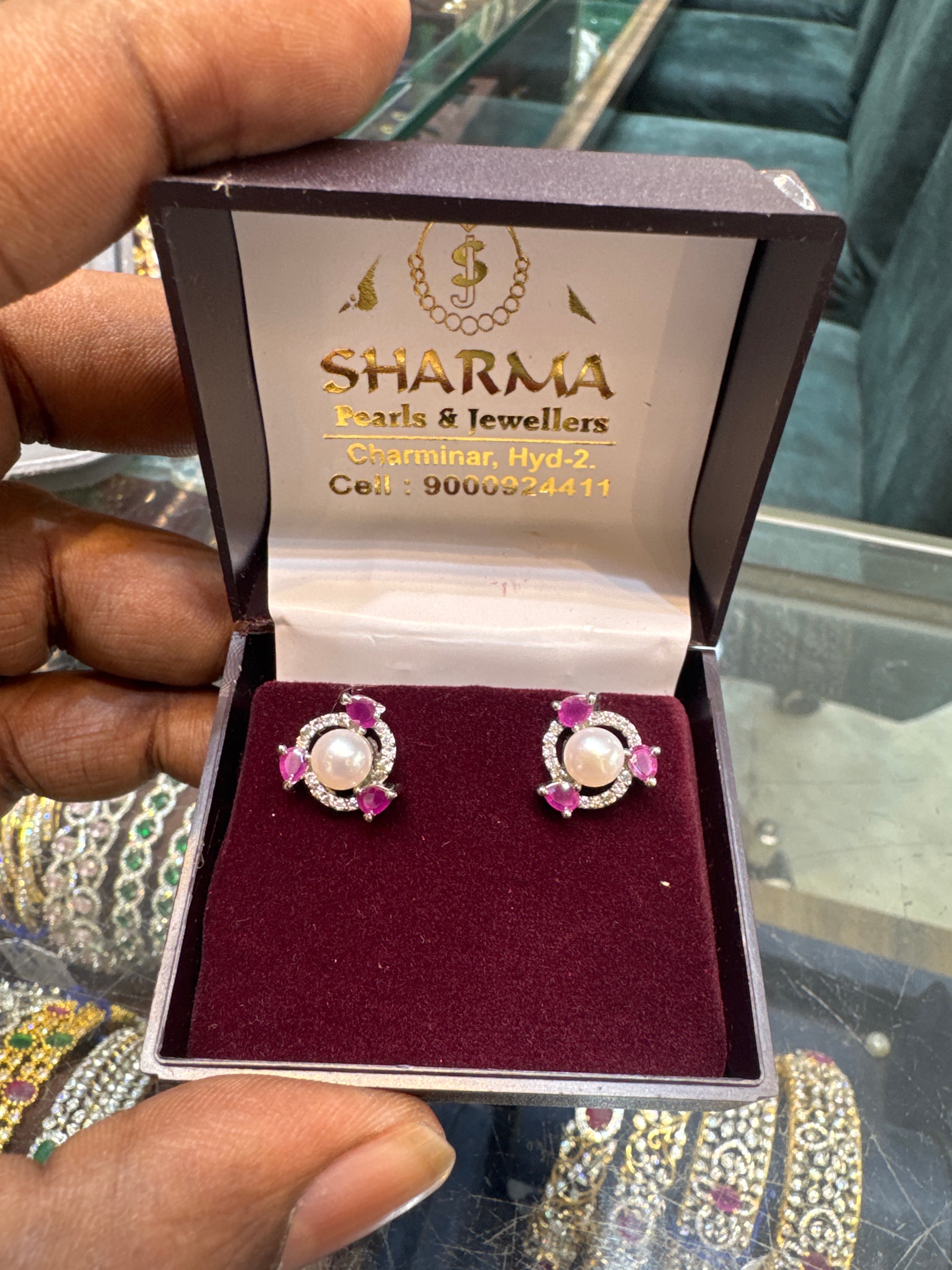 Beautifull pearl studs