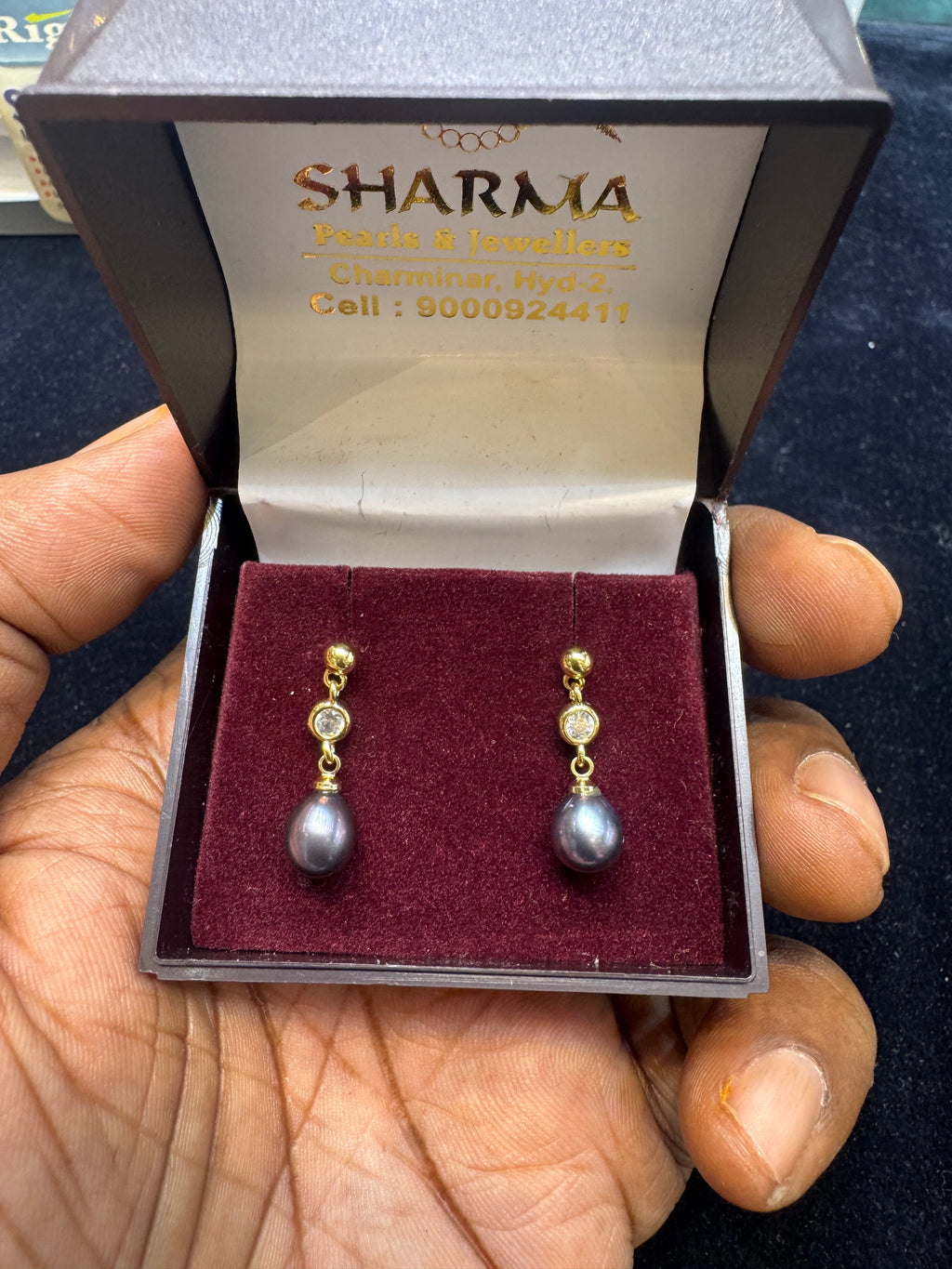 Black pearl drop earring