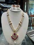Elegant pearl set