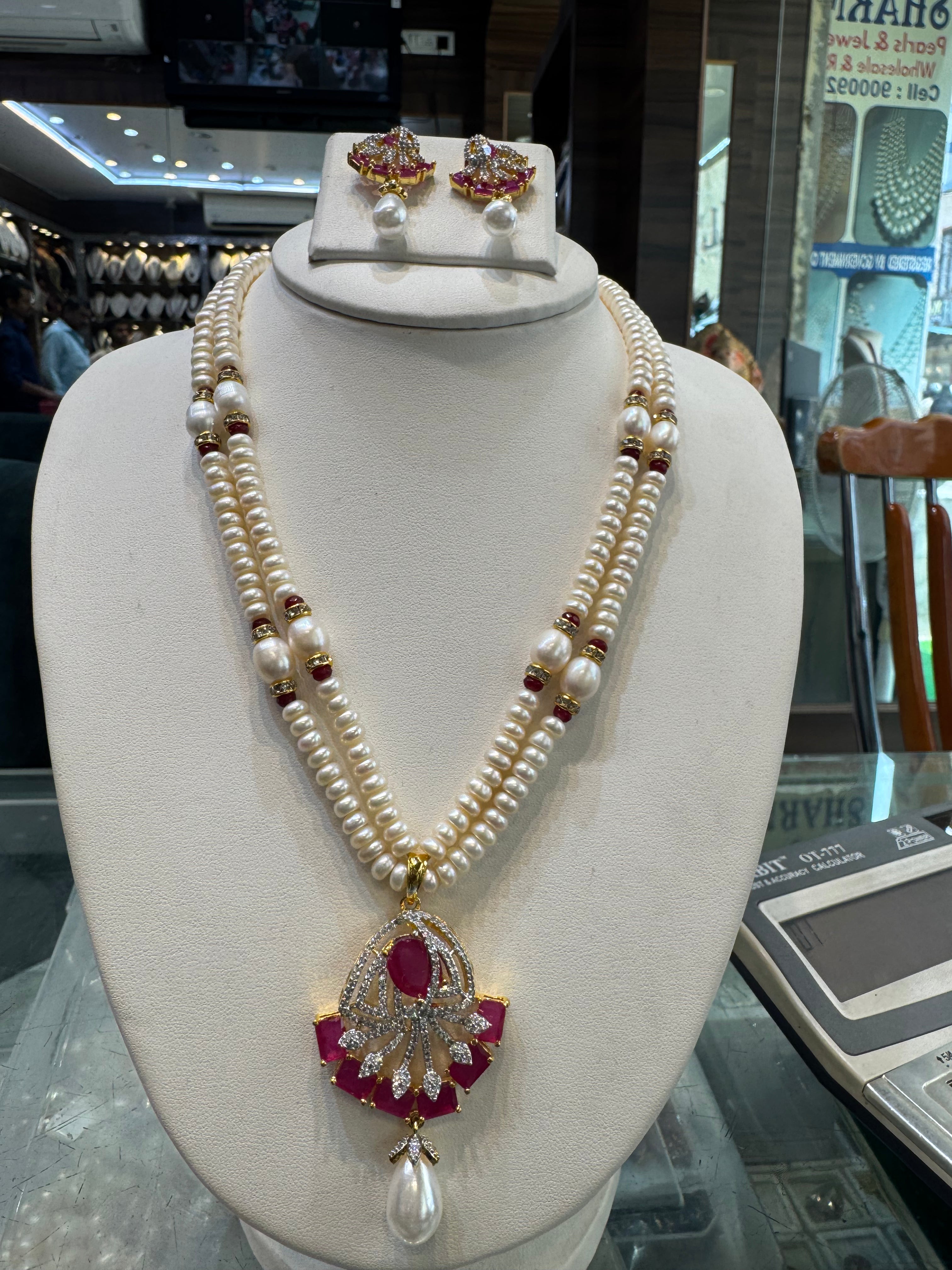 Elegant pearl set