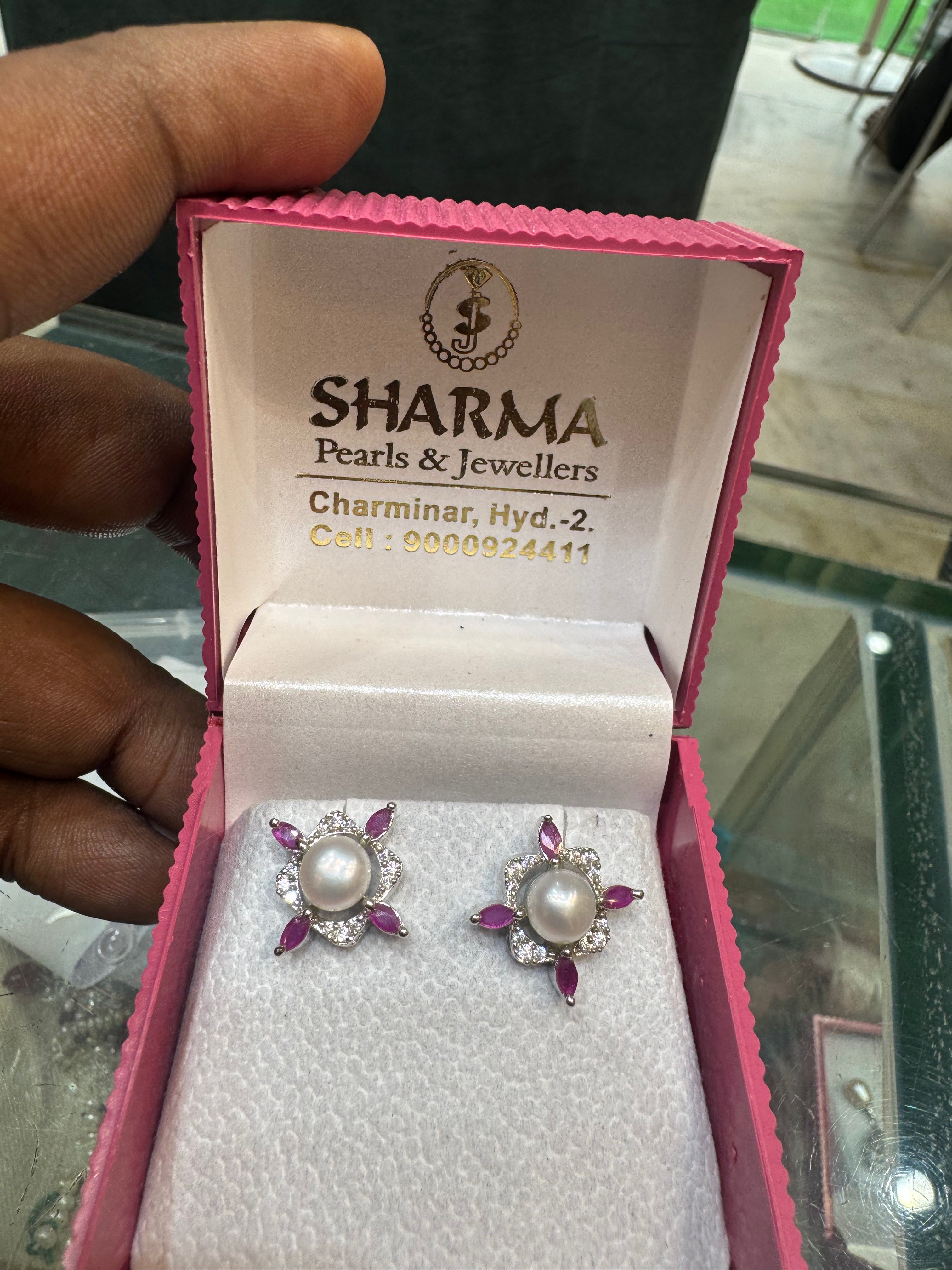 Pearl studs