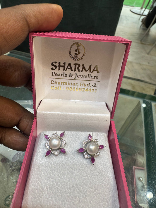 Pearl studs