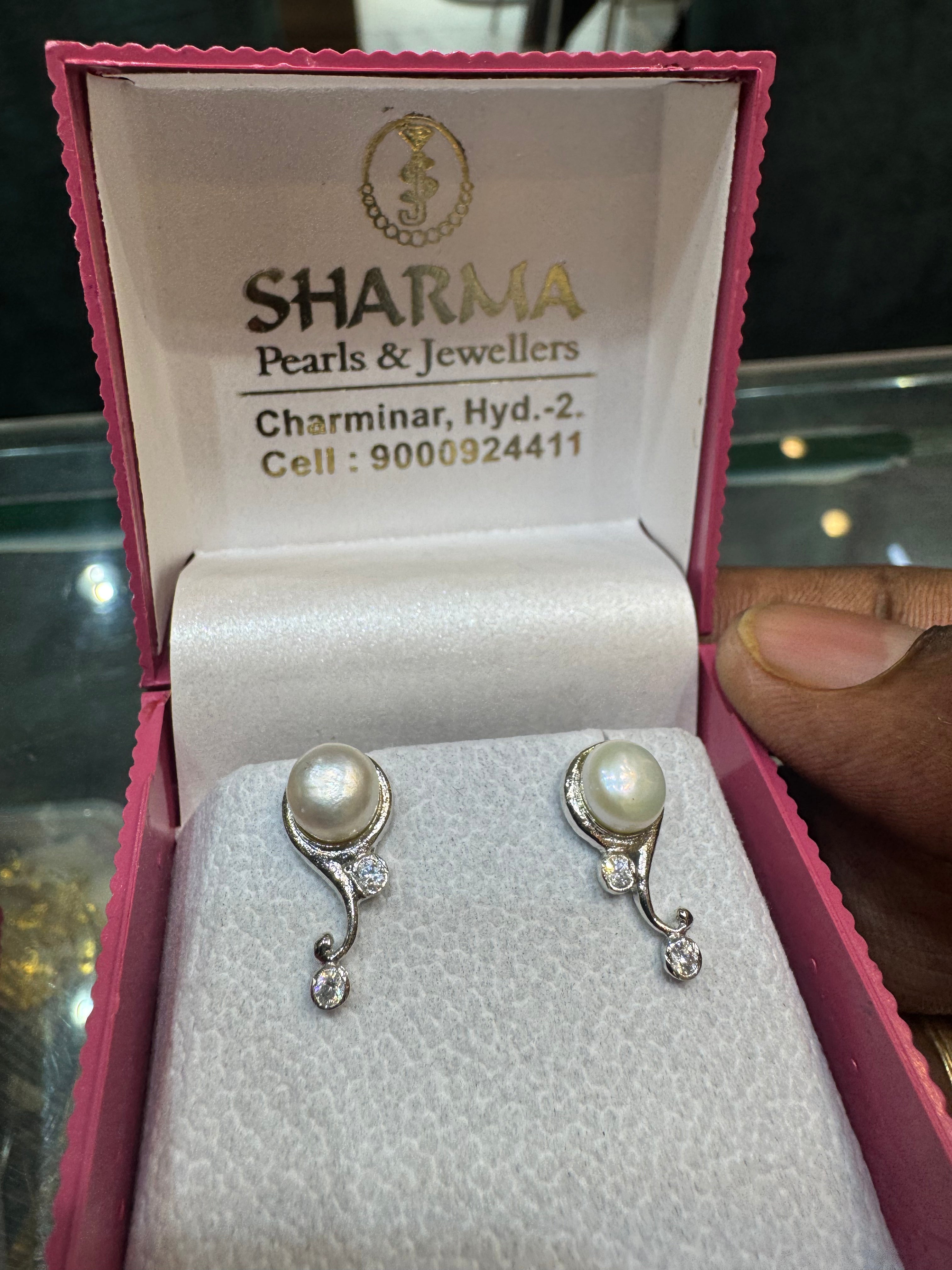 Flora pearl studs