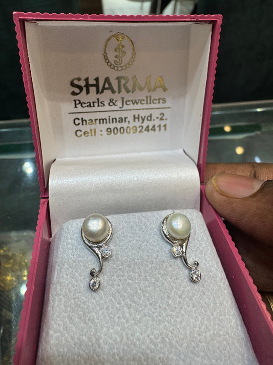 Flora pearl studs