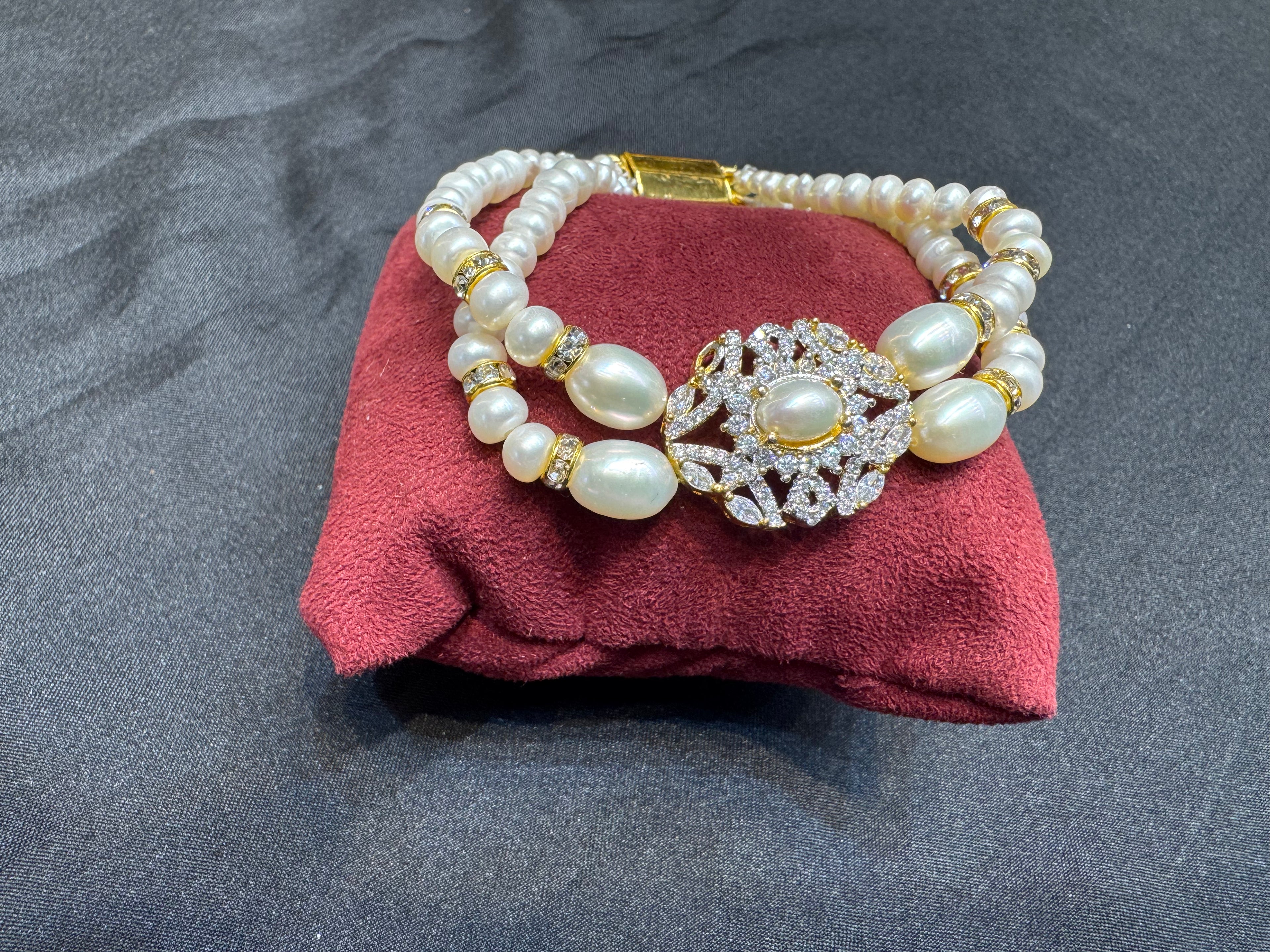 Cream pearl bracelet