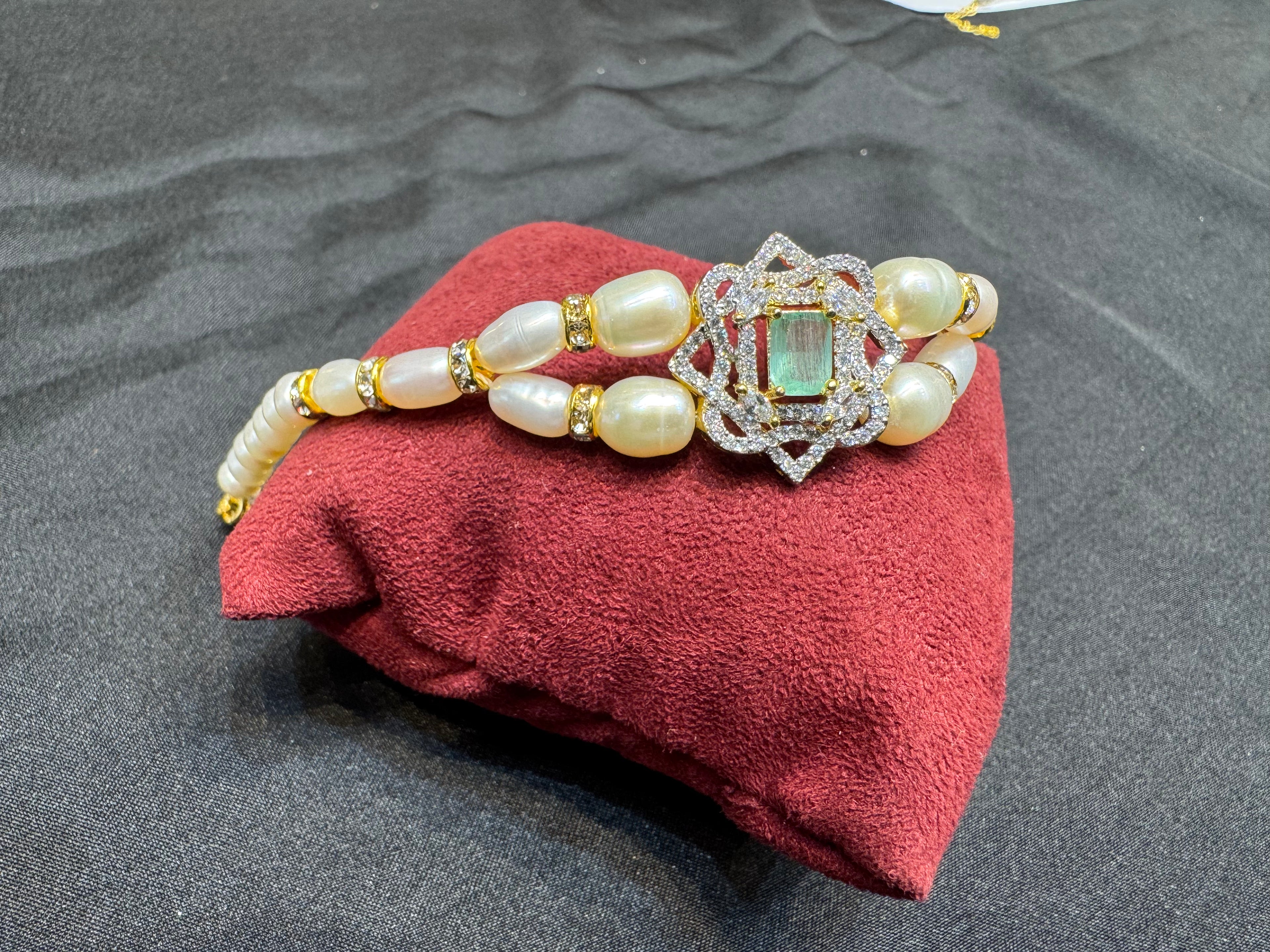 Mahi pearl bracelet