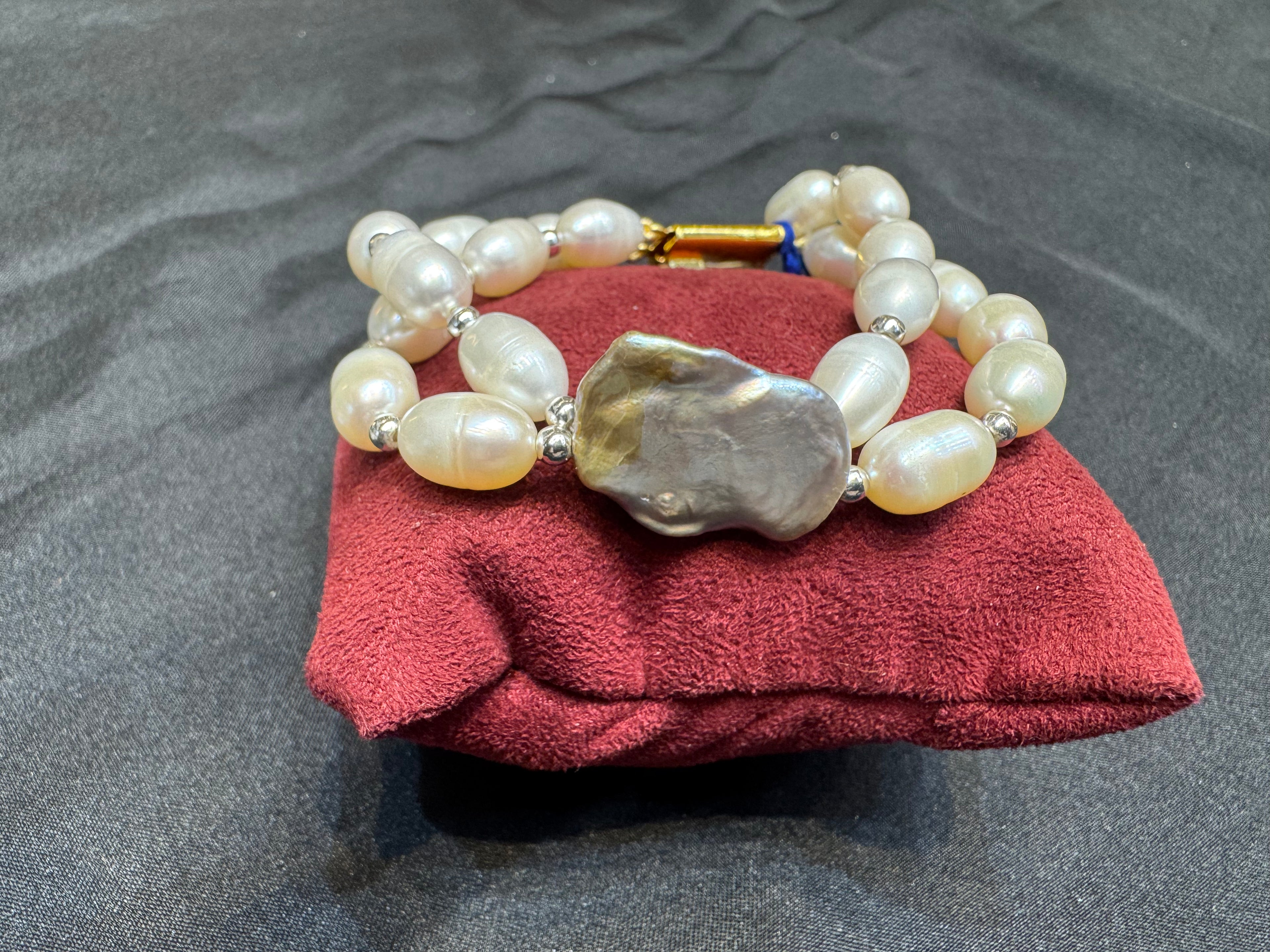 Baroque pearl bracelet