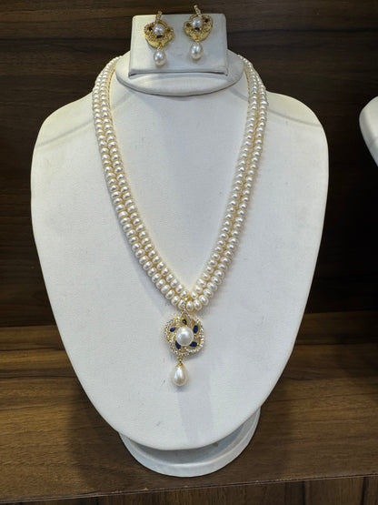 Simple pearl set