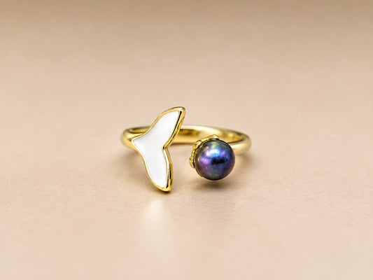 Dolphin black pearl ring
