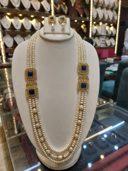 Royal blue pearl side pendent