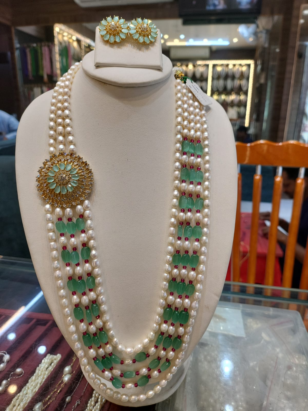 Pearl side pendent tale green