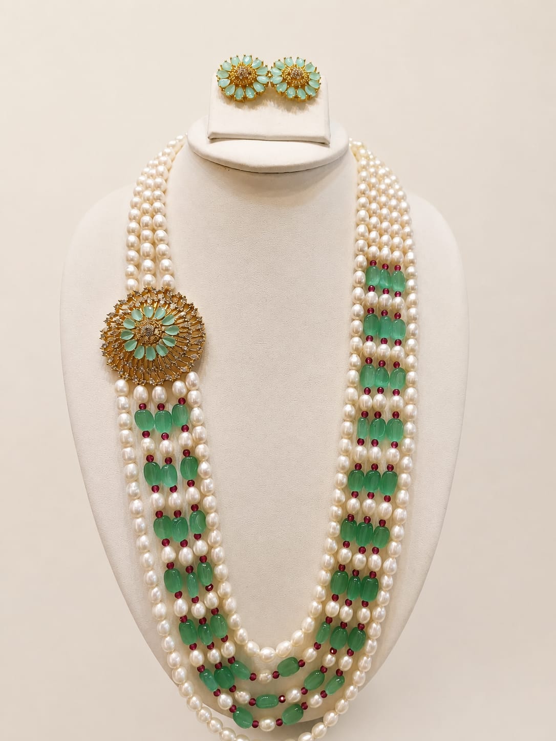 Pearl side pendent tale green