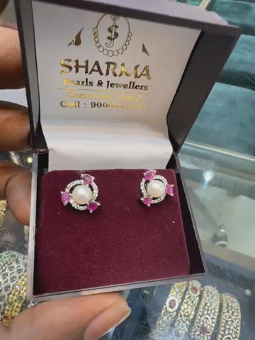 Beautifull pearl studs