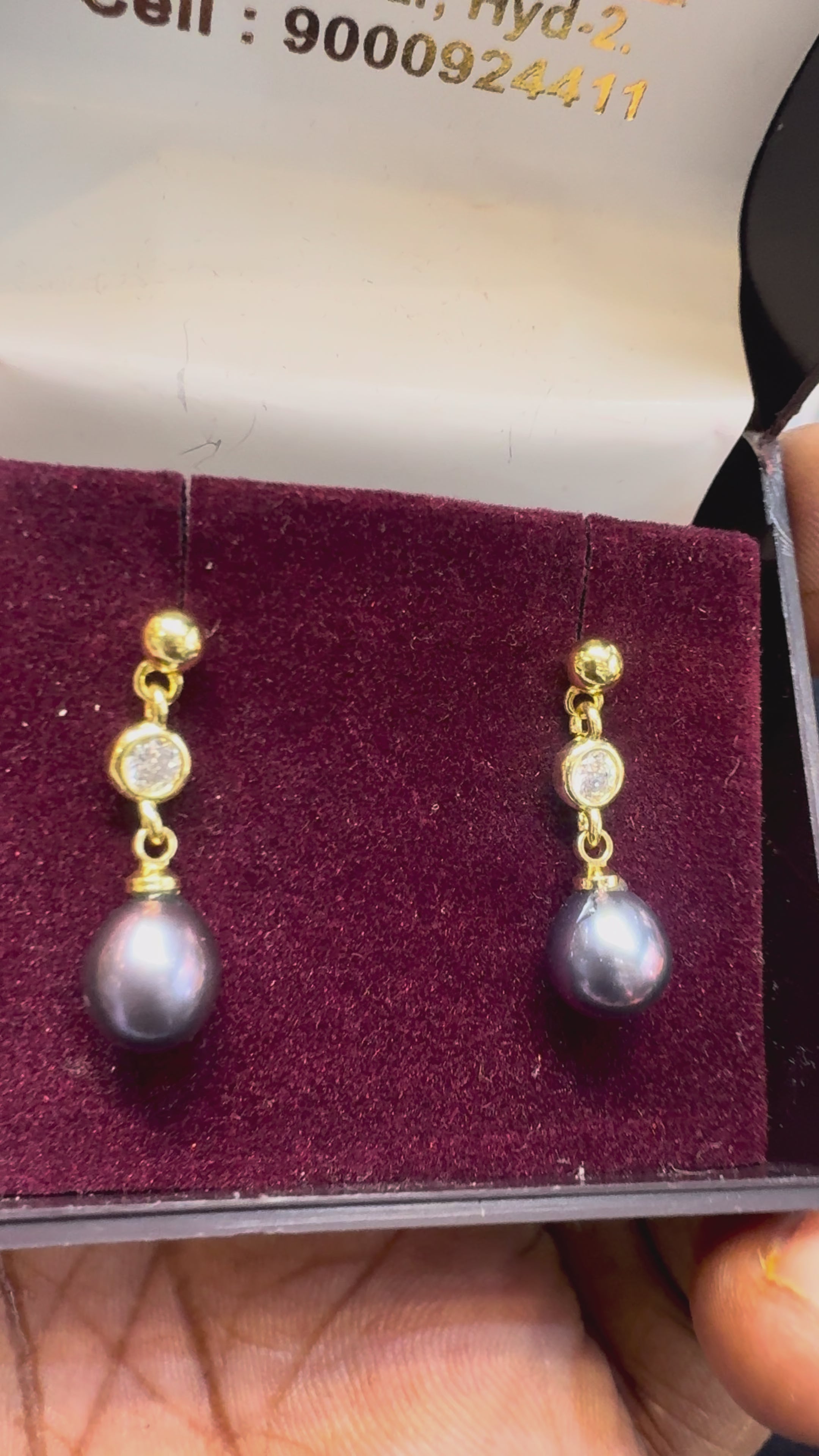 Black pearl drop earring