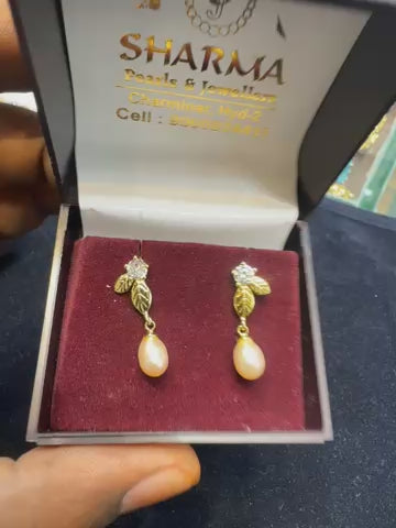 Leaf pearl drop earring