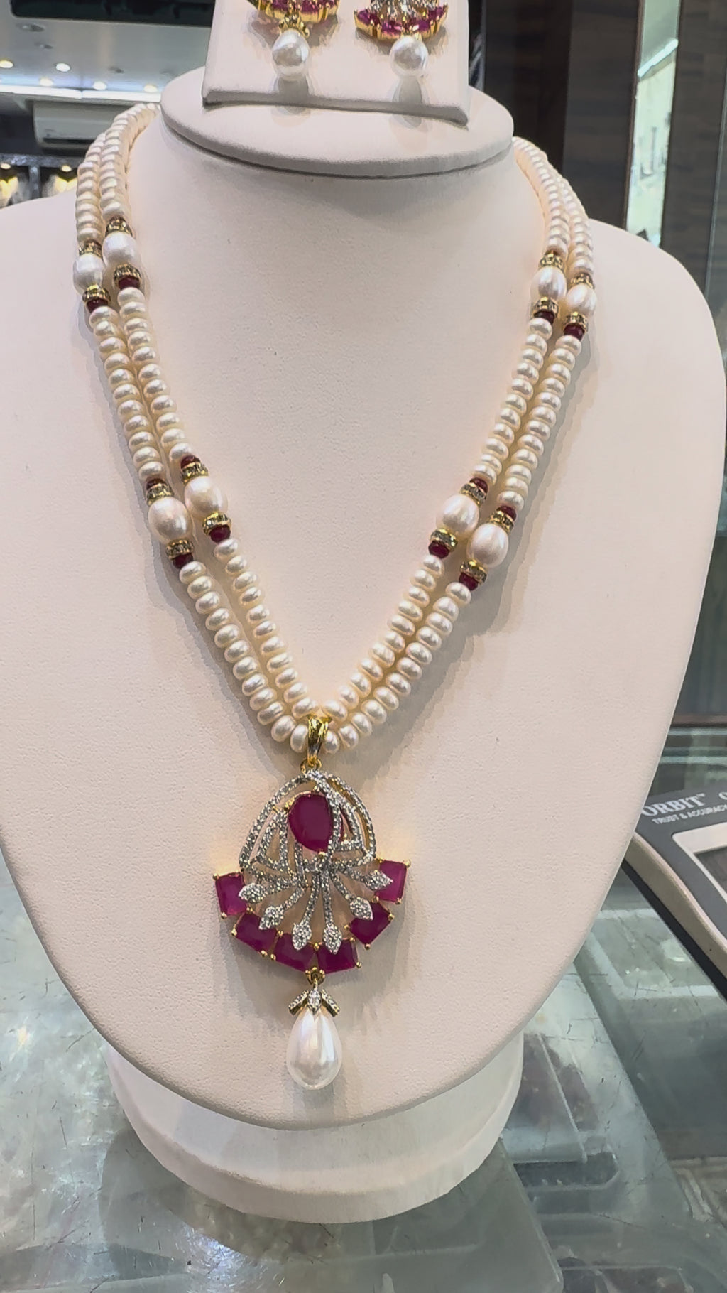 Elegant pearl set