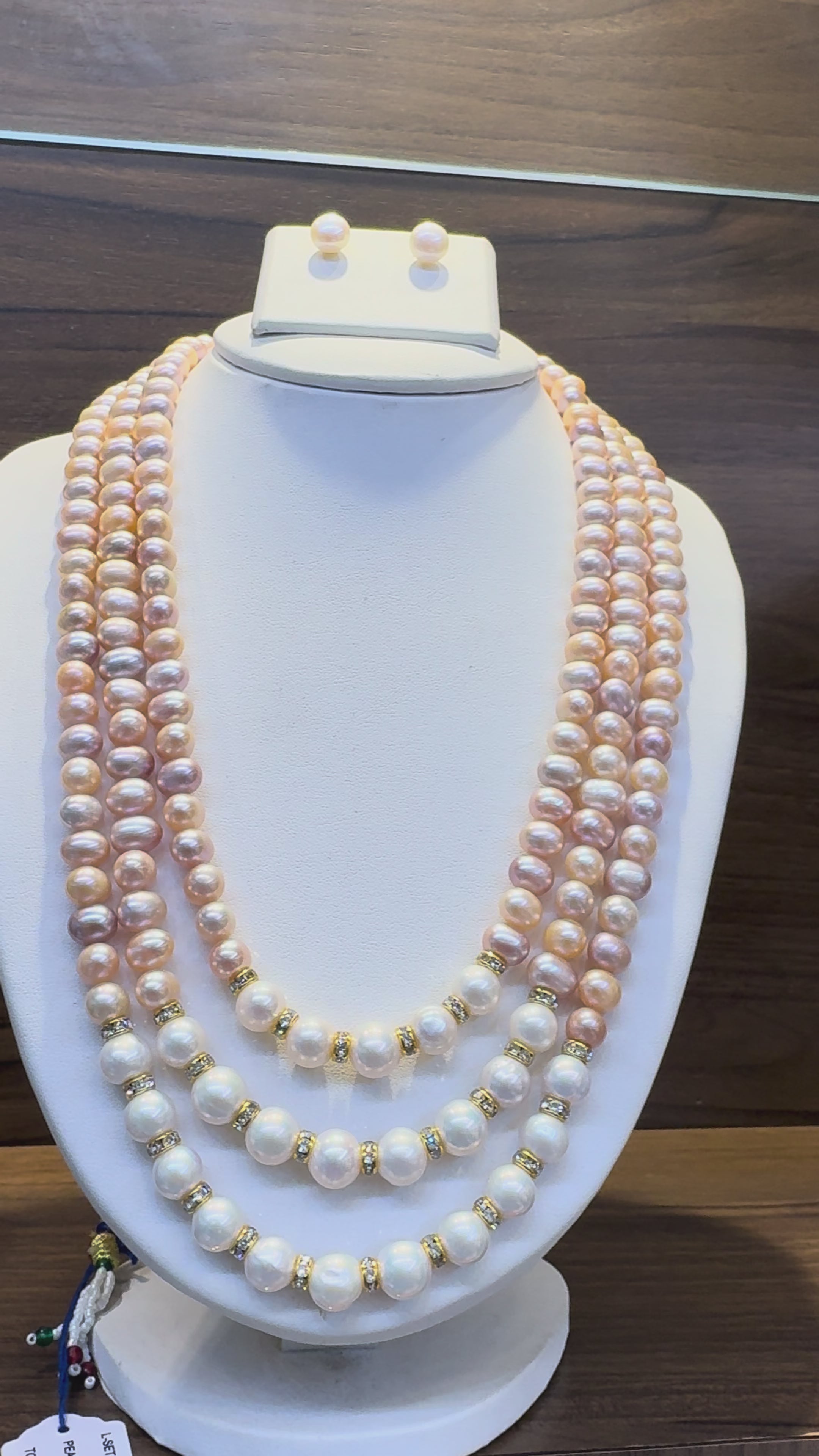 Exclusive round rainbow pearls necklace